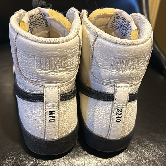 Nike size 8.5 - Picture 3 of 3